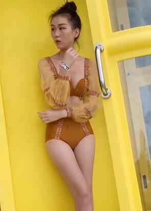 С��㴩��ɫӾ����ˮ����԰��ˣ