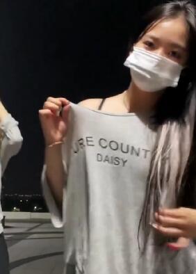 和闺蜜户外舞蹈