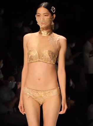 美女模特走秀九九免费视频6