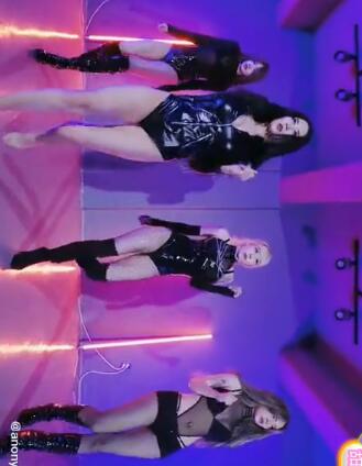 ����Ů��  �ݳ��ֳ�