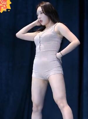 ������Ů ���Ƚ�� �����������2