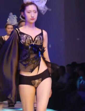 ��Ůģ������ž������Ƶ19