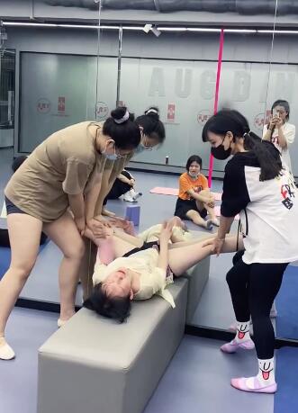 舞蹈软开度柔韧度训练横叉拉韧带现场7