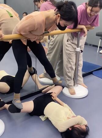 舞蹈软开度柔韧度训练横叉拉韧带现场12