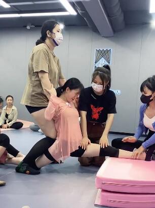 舞蹈软开度柔韧度训练横叉拉韧带现场15