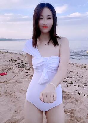 沙滩比基尼美女 沙滩泳装 转眼间2