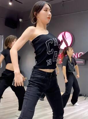 热爱舞蹈的小兵7