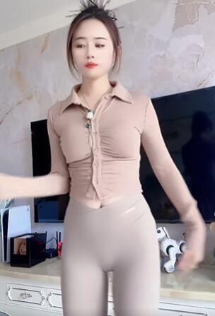 家庭美少女鱼摆摆