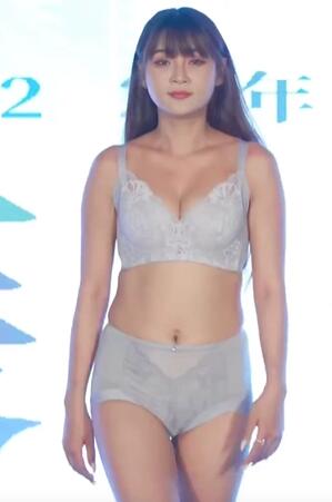 快手模特内衣T台走秀71