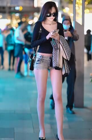 街拍大长腿美女泰美辣 #宠己变美季