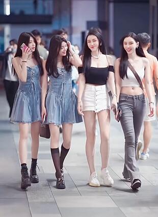 成都街头走一走,4位美女 街拍