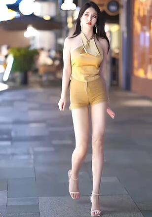 黄色短裤,这也太美了吧 #美时美刻美拍