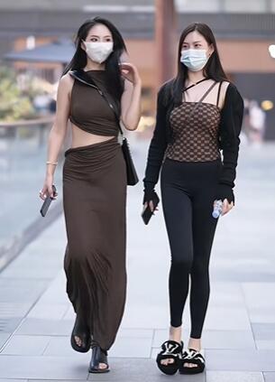 约拍两位小姐姐