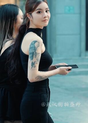 小姐姐看你了 还不点个赞