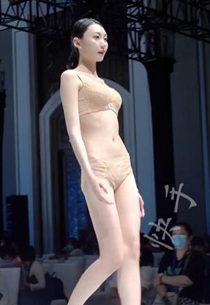 快手精品时尚美女模特T台走秀13