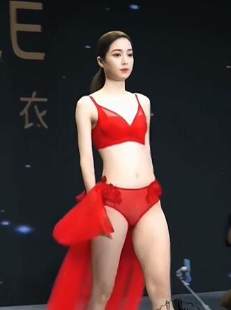 快手精品时尚美女模特T台走秀18