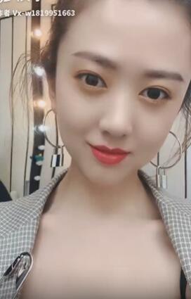 漂亮吗?喜欢吗?就是不知道卸了妆是否还这么好看!