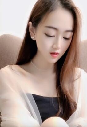 快手福利视频:想不想搭讪这样的美妞呢?