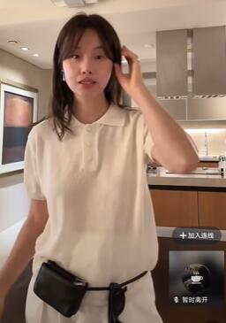 美女穿白色透明衣服直播