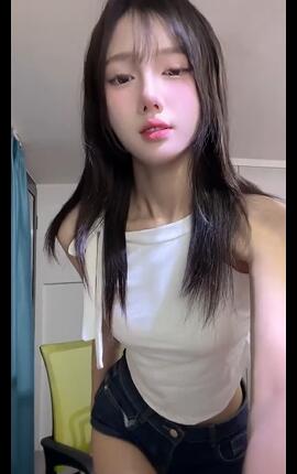 小云 2024-07-30 笛子舞 萌妹子