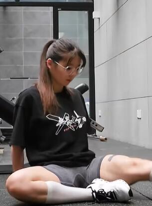 又到了可以大大方方露腿的季节