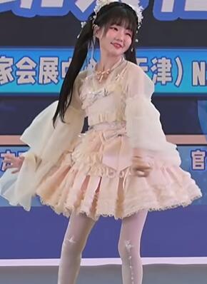 咬人猫老师中秋天津场舞台表演