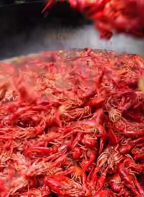 再整车小龙虾过把瘾,一米大锅直接辣卤