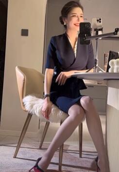 OL御姐雪儿肉丝美腿高跟挑鞋