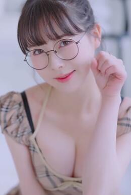 tsuki小姐姐的眼镜甜妹穿搭