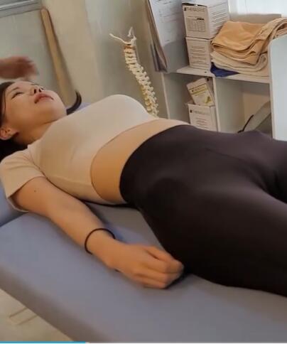 韩国模特沉浸体验脊椎调整&按摩