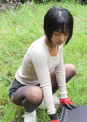 放松解压:小夹子姐姐大森林舒适露营,享受初秋大自然桑拿和野炊