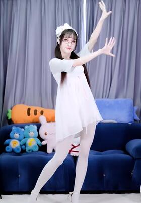 【翎雪】翻出来高中的裙子 还很合身~水中月