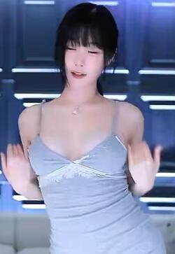 跳一个性感的舞蹈 愿世界和平