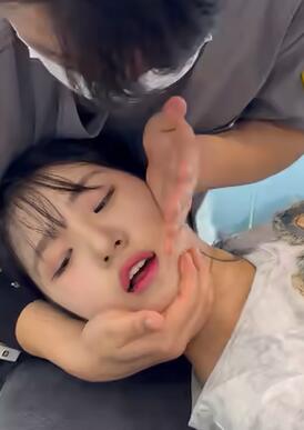 为金珍雅啦啦队长进行全身正骨治疗 240804