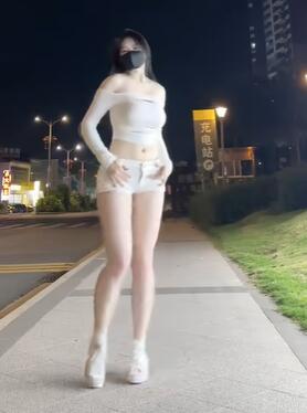 Up哪来这么多这么贴身的热裤的