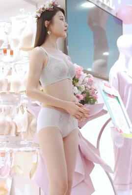 2022广州百货商城性感之夜内衣秀16