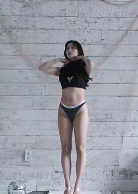 GGotBBang换装黑色高领毛衣和透亮丝袜