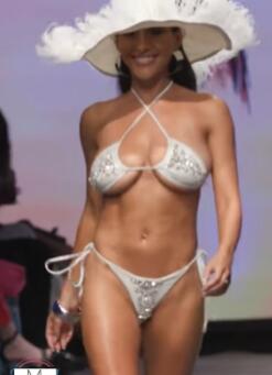 缤纷色彩闪出的美丽 | 2023 迈阿密泳装周