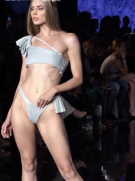 美好的事情随时会发生 迈阿密泳装周