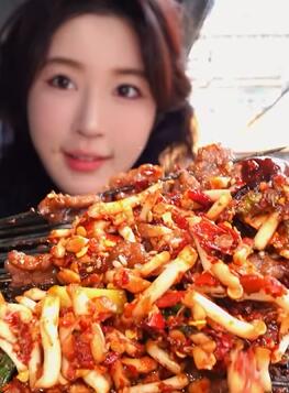 贵阳藏在小巷里1元1串的铁签烤肉,软嫩鲜香根本停不下来