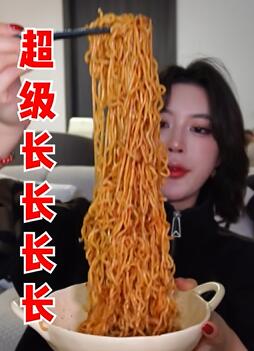 韩国炸鸡天花板配上印尼拌面天花板