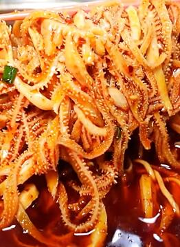 爆辣红油冒菜开启成都假期,彻底实现千层肚自由