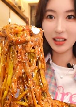 黏了吧唧东北麻辣烫,配上老式炸鸡