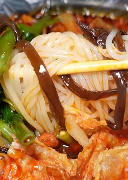 路边摊特辣螺蛳粉,专治夜猫子~快艾特你的姐妹吃宵夜吧