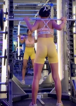 一周练三次臀腿的女生到底有多狠