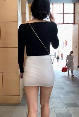 极品街拍《白裙女子》001