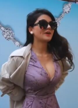 成都太古里街拍大胸美女!S曲线称为全场焦点