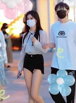 欣赏小姐姐们都在穿什么潮鞋