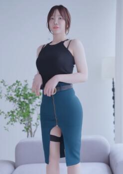 KYUL小姐姐的开叉修身包臀裙穿搭