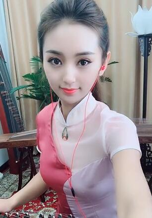 美女钢琴弹奏《相思》,这首歌你还有印象吗?